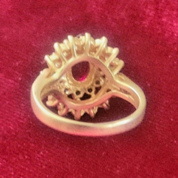 Double halo 3D red stone ring. Not tested sz6 vintage - Picture 3 of 5